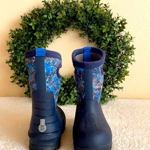 Toddler Bogs winter boots size 8